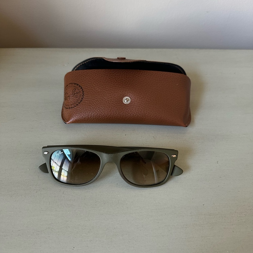 Ray ban new wayfarer sunglasses 2132 made in Italy olive green